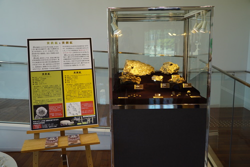 黄銅鉱と黄鉄鉱